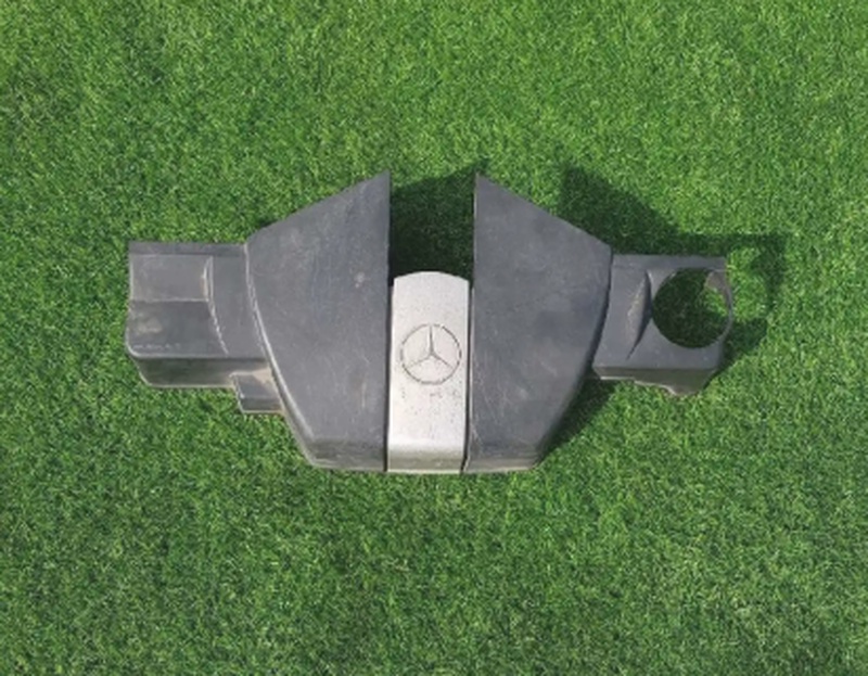 Крышка двигателя M112 от Mercedes Benz